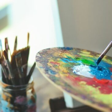 Auditora-Fiscal Lígia Teixeira expõe pinturas no Centro Cultural dos Correios