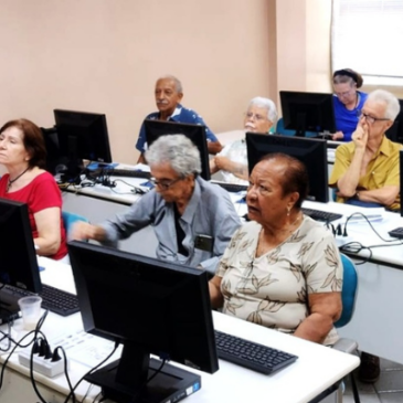 Curso de informática básica reúne filiados na Sede Quitanda