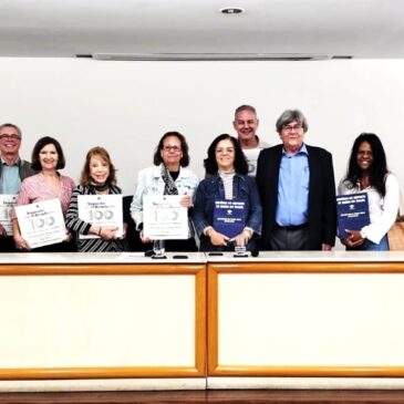 Cristóvão da Nóbrega presenteia colegas com palestra especial e livros sobre a história do IR no Brasil