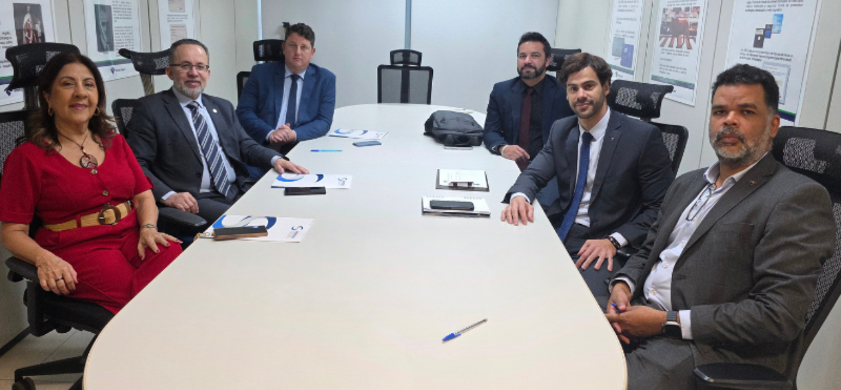 Direção Nacional solicita providências da Receita Federal para garantir atribuições em portos e aeroportos